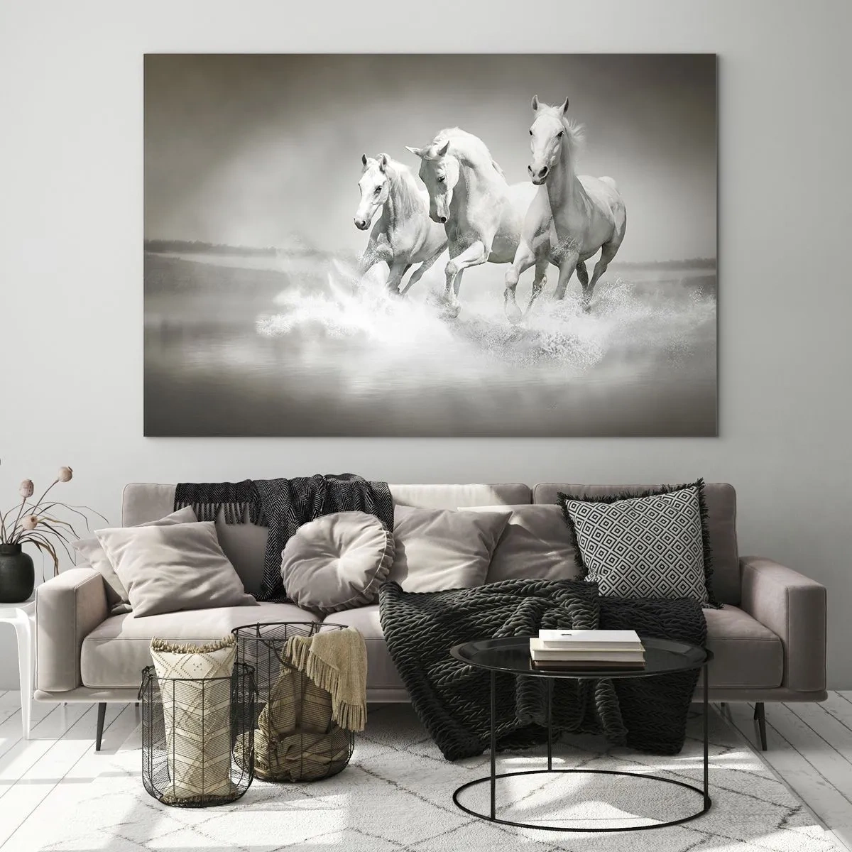 Quadro em vidro - Três cavalos brancos galopando pela água - 70x50cm - Loucura branca - Decoração de parede moderna para a sala de estar e quarto ARTTOR
