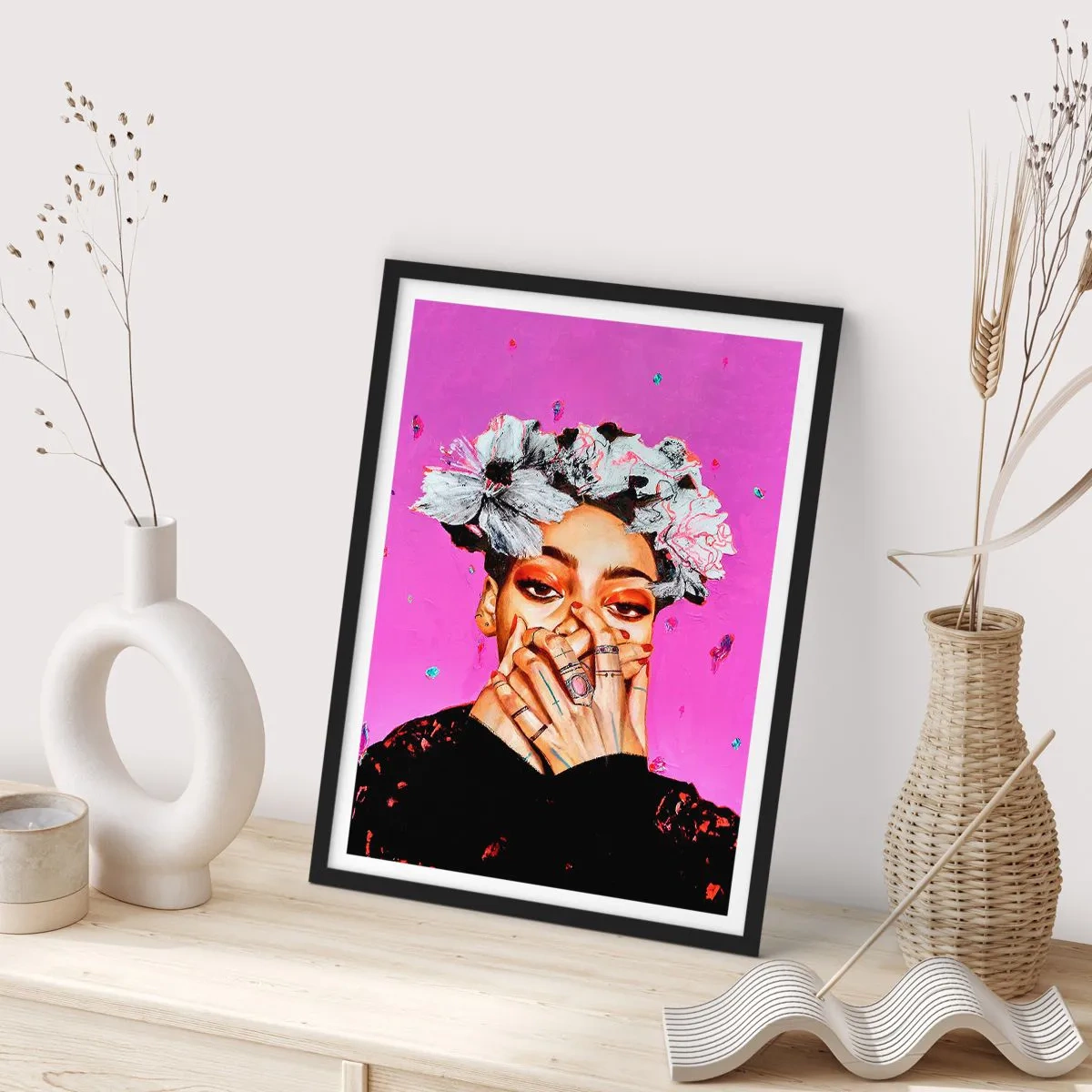 Pôster com moldura preta - Um retrato expressivo de uma mulher contra um fundo intensamente rosa. - 50x70cm - Um pouco louco - Decoração de parede moderna para a sala de estar e quarto ARTTOR