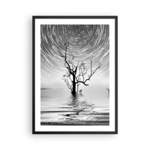 Pôster com moldura preta - Estrela gira sobre uma árvore solitária na água - 50x70cm - Sinfonia da natureza - Decoração de parede moderna para a sala de estar e quarto ARTTOR