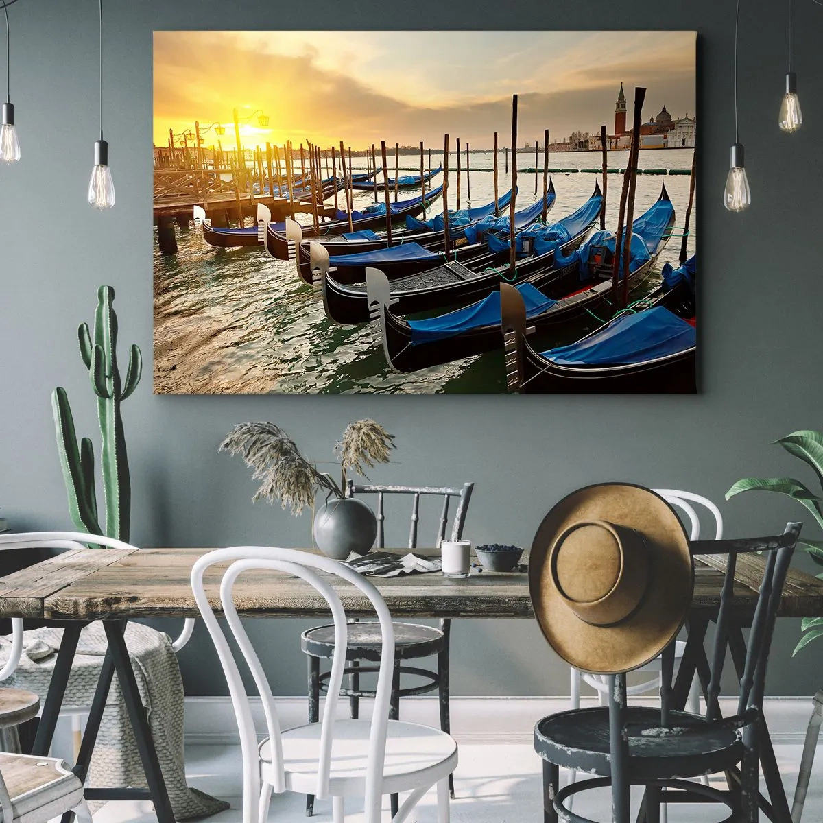 Quadro em tela - Gôndolas em Veneza pela manhã à luz do sol nascente - 70x50cm - Antes que o burburinho chegue - Decoração de parede moderna para a sala de estar e quarto ARTTOR