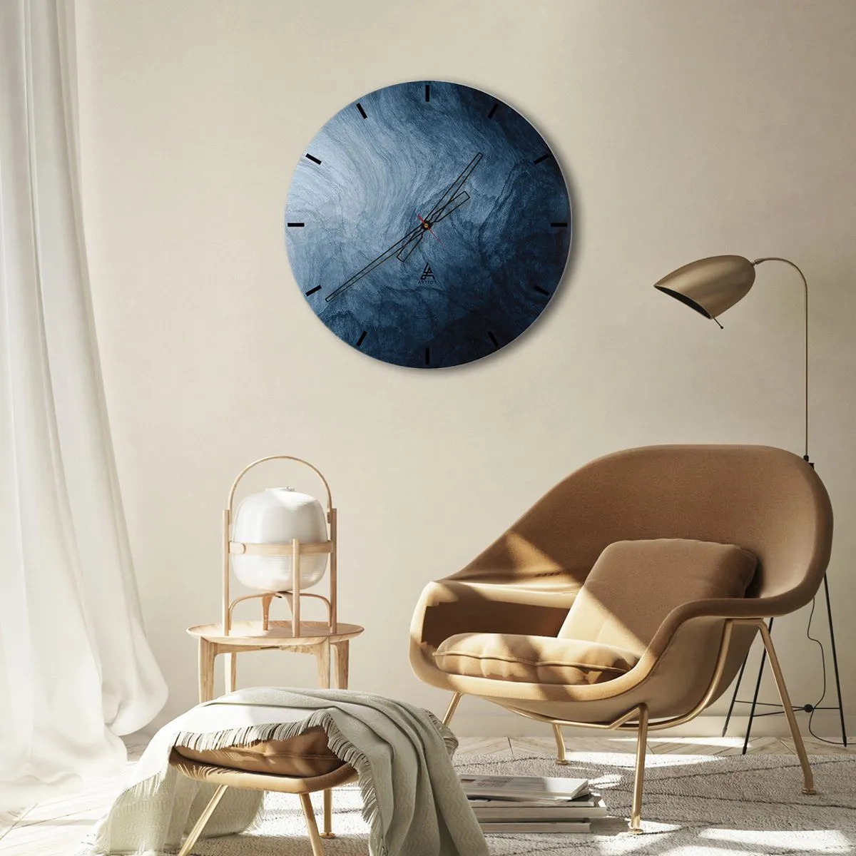 Relógio de parede - Relógio em vidro - Textura azul escura abstrata e profundamente saturada - 30x30cm - Nas profundezas - Decoração de parede moderna para a sala de estar, cozinha e quarto ARTTOR