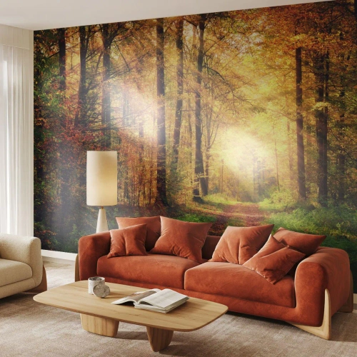 Papel de Parede Standard Eco - Um caminho na floresta cercado por folhas douradas sob a luz do sol - 100x70cm - Silêncio dourado da floresta - Decoração de parede moderna para a sala de estar e quarto ARTTOR