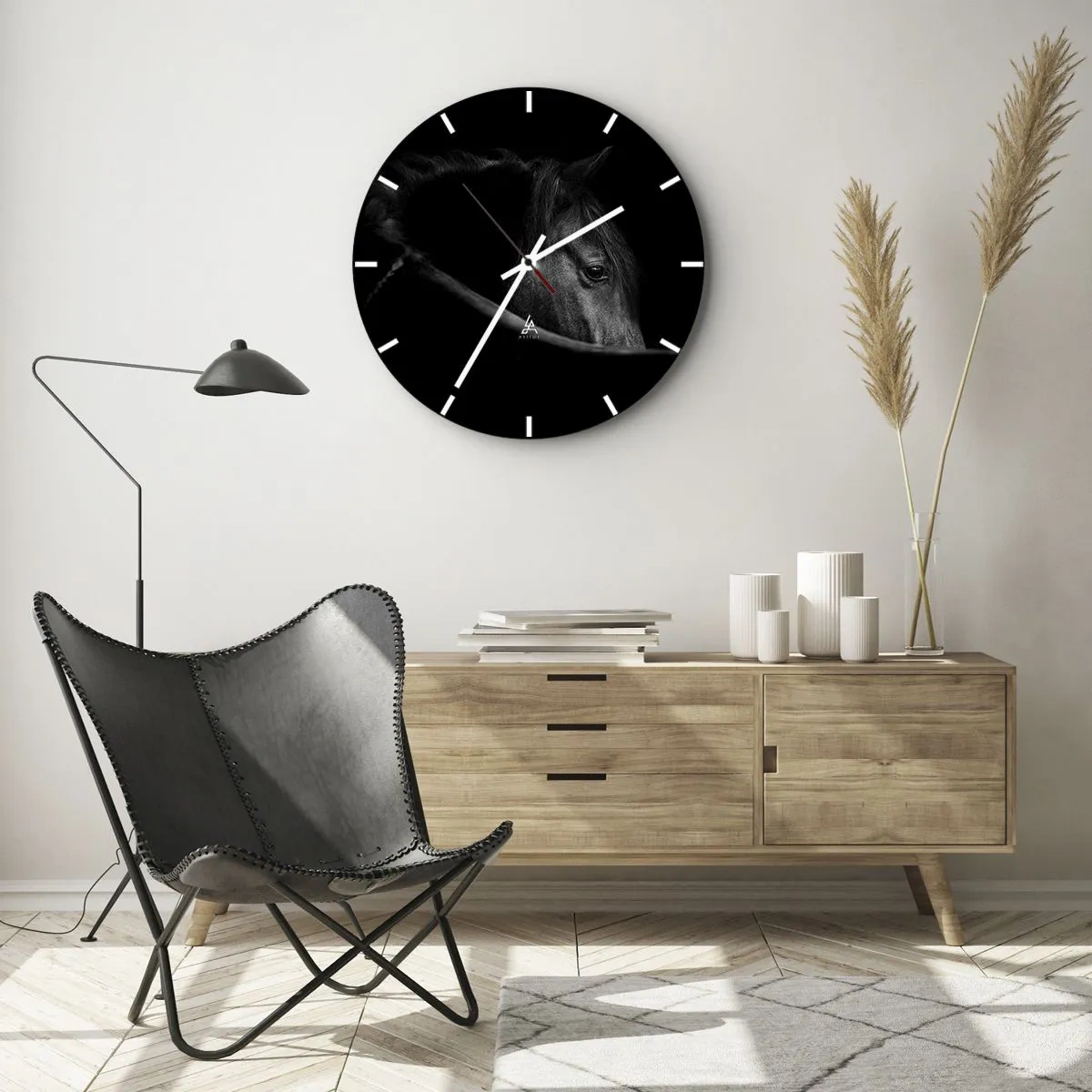 Relógio de parede - Relógio em vidro - Retrato de um cavalo preto contra um fundo escuro e profundo - 30x30cm - Príncipe Negro - Decoração de parede moderna para a sala de estar, cozinha e quarto ARTTOR