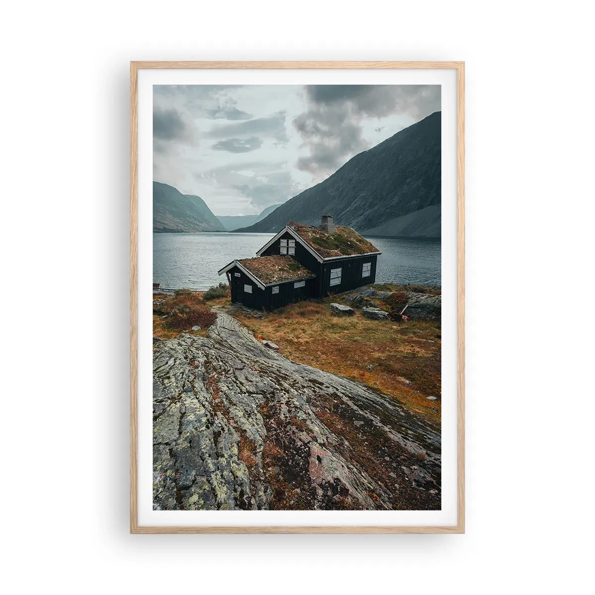 Pôster com moldura de carvalho claro - Uma estância de verão junto ao fiorde - 70x100 cm
