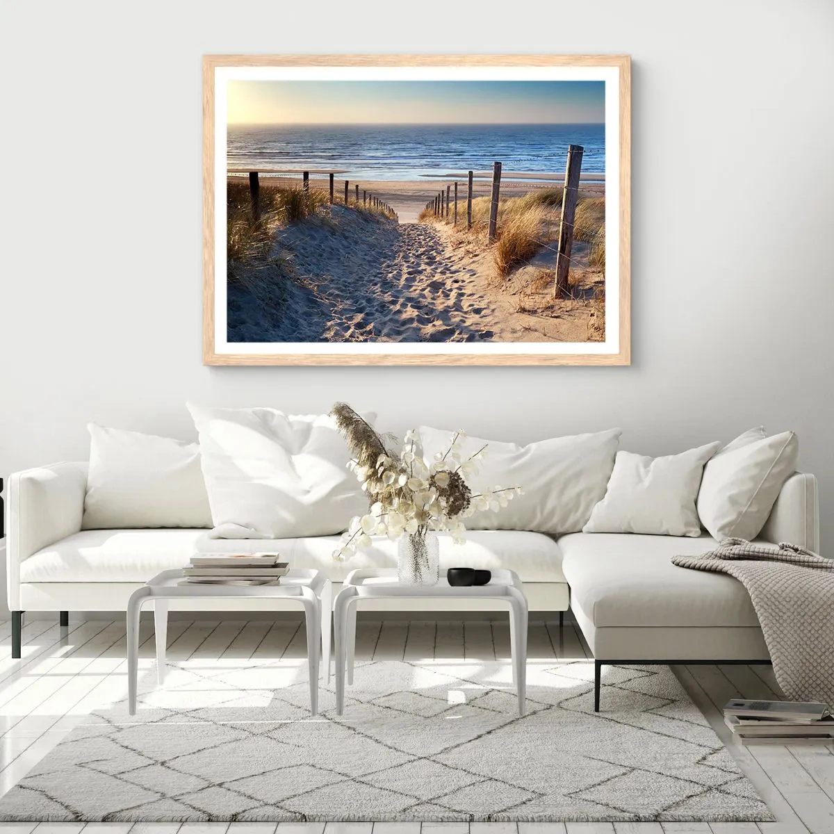 Pôster com moldura de carvalho claro - O som do mar, o canto dos pássaros, a praia selvagem entre a relva... - 70x50 cm