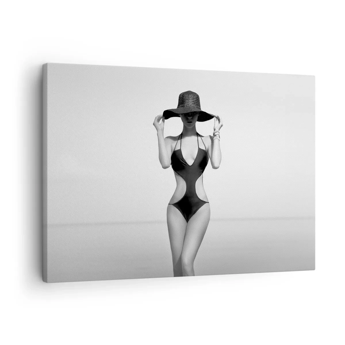 Quadro em tela - Silhueta preta e branca de uma mulher com um chapéu contra o fundo do mar - 70x50cm - Meu nome é: Elegância - Decoração de parede moderna para a sala de estar e quarto ARTTOR
