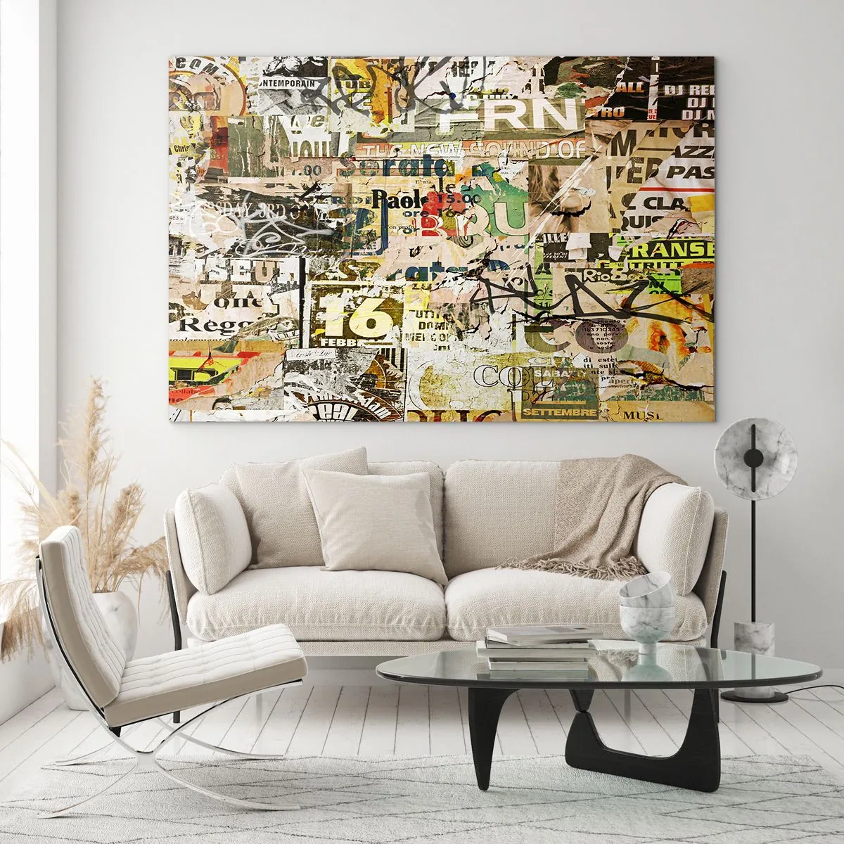 Quadro em vidro - Uma composição artística de cartazes, inscrições e grafites - 70x50cm - O caos - Decoração de parede moderna para a sala de estar e quarto ARTTOR