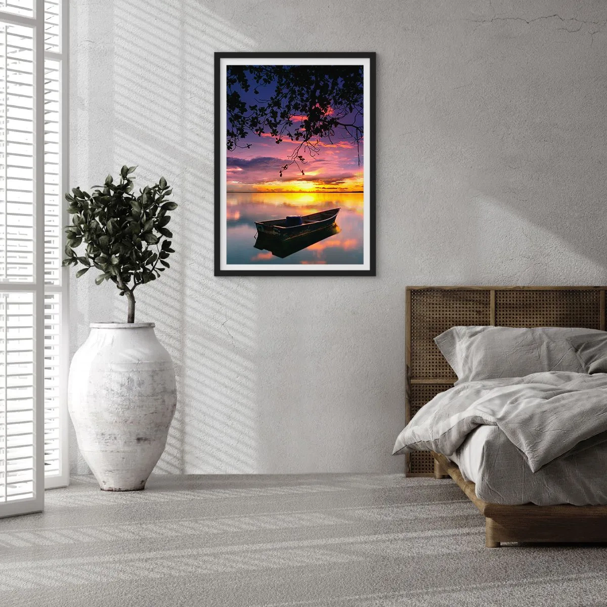 Pôster com moldura preta - Um barco em um lago calmo ao pôr do sol - 50x70cm - Parece que estás pendurado no meio do céu… - Decoração de parede moderna para a sala de estar e quarto ARTTOR