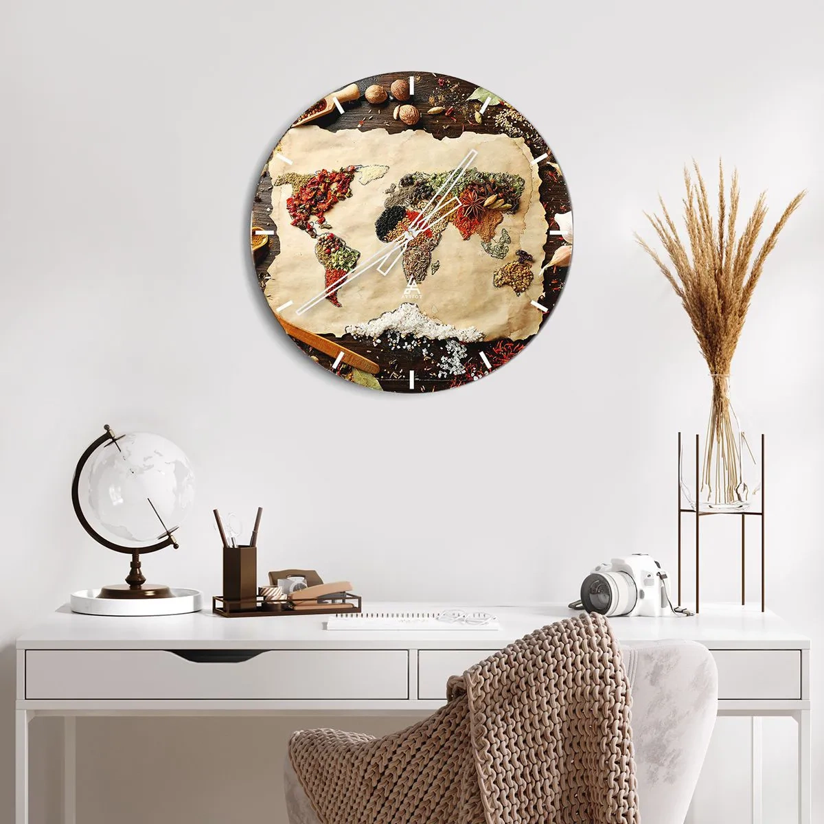 Relógio de parede - Relógio em vidro - Mapa-múndi feito de especiarias sobre fundo de madeira - 30x30cm - Todos os gostos do mundo - Decoração de parede moderna para a sala de estar, cozinha e quarto ARTTOR