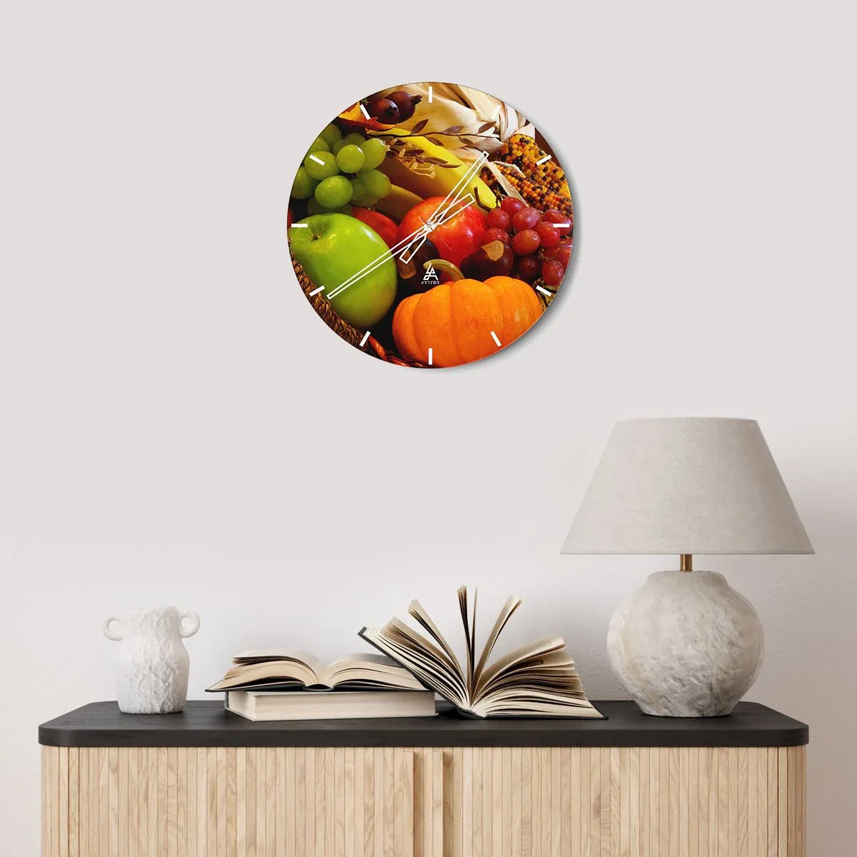 Relógio de parede - Relógio em vidro - Frutas e vegetais de outono em uma cesta - 30x30cm - O cesto da colheita - Decoração de parede moderna para a sala de estar, cozinha e quarto ARTTOR