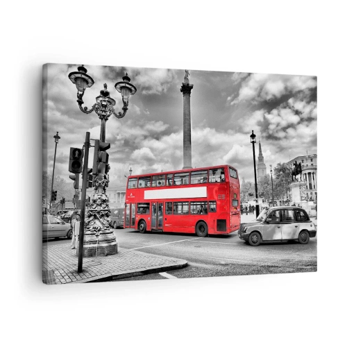 Quadro em tela - Um ônibus vermelho de dois andares contra um fundo urbano em preto e branco - 70x50cm - A verdadeira corrente sanguínea da cidade - Decoração de parede moderna para a sala de estar e quarto ARTTOR
