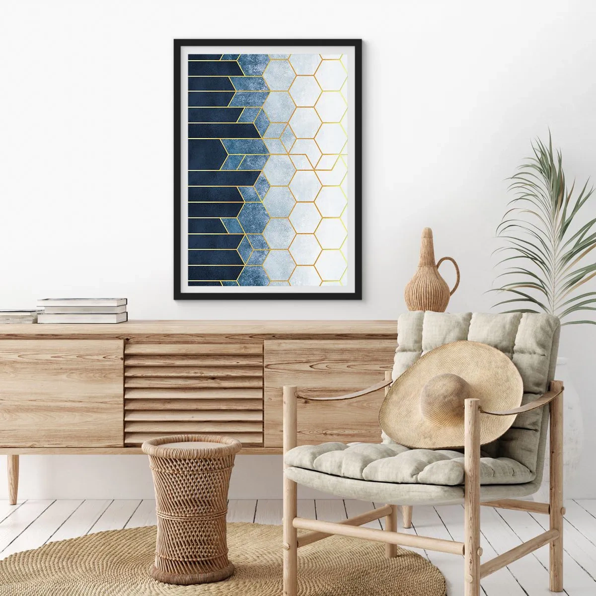 Pôster com moldura preta - Composição geométrica em tons de azul marinho e dourado com hexágonos - 50x70cm - Composição em ritmo sincopado - Decoração de parede moderna para a sala de estar e quarto ARTTOR