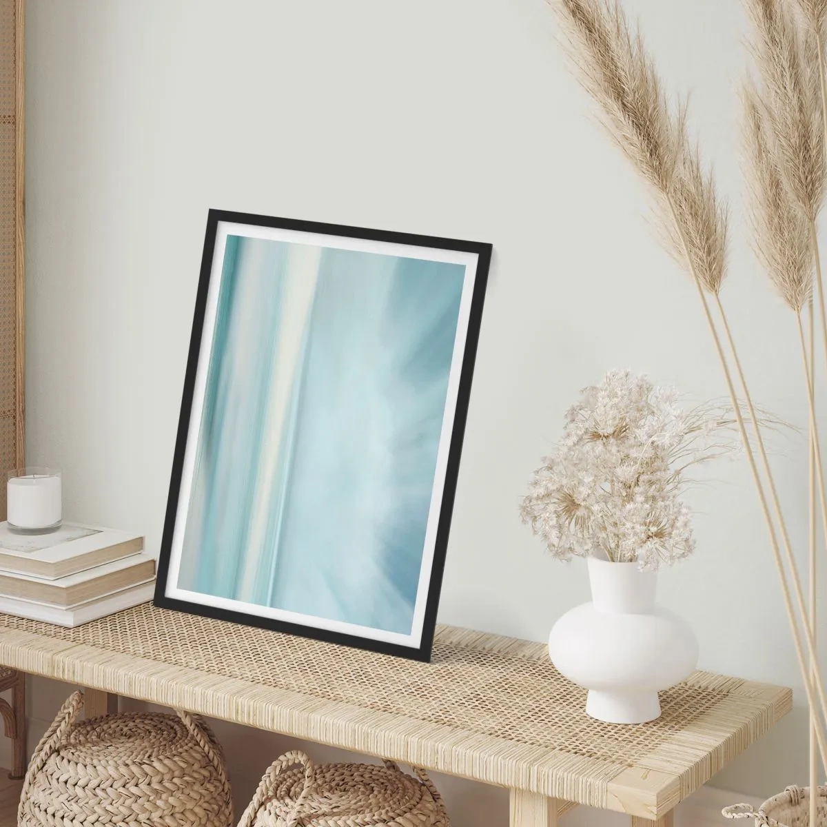 Pôster com moldura preta - Abstração sutil em tons de azul e branco - 50x70cm - Paz ao horizonte - Decoração de parede moderna para a sala de estar e quarto ARTTOR