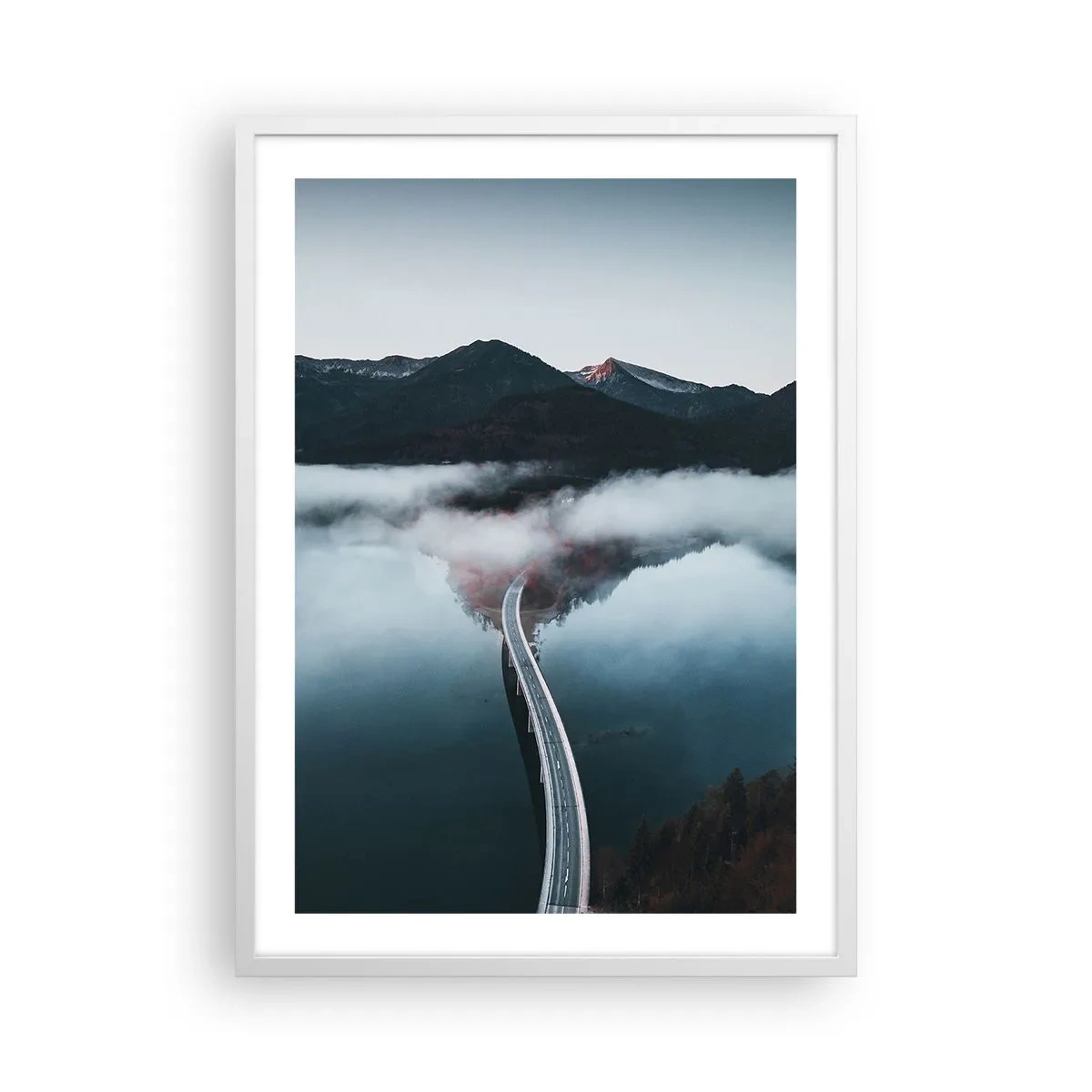 Pôster em moldura branca - Sobre a água tão lisa quanto um espelho - 50x70 cm