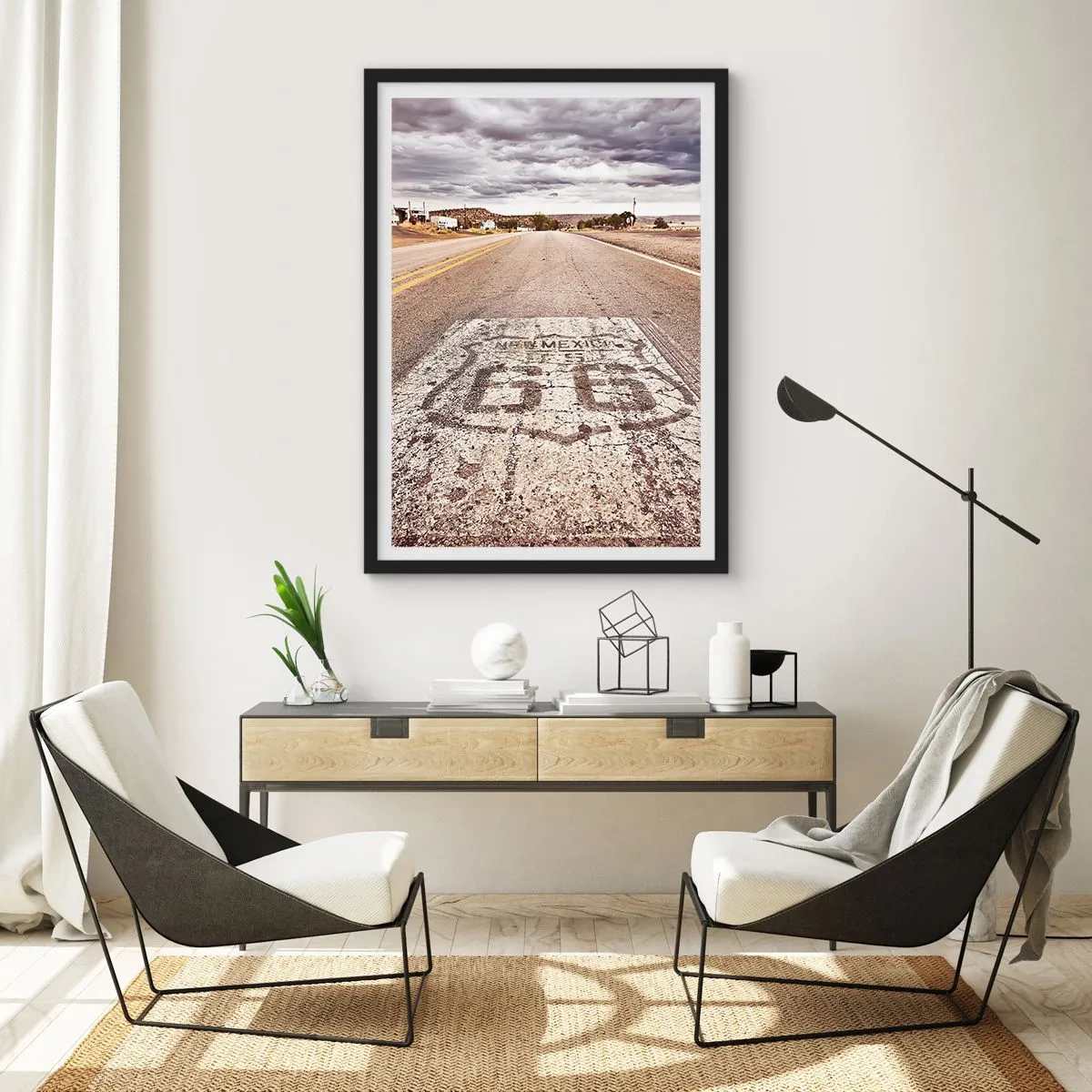 Pôster com moldura preta - Uma estrada com o símbolo da Rota 66 passando por uma paisagem desértica - 50x70cm - Mother Road - uma lenda americana - Decoração de parede moderna para a sala de estar e quarto ARTTOR