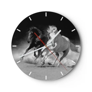 Relógio de parede - Relógio em vidro - Um motivo em preto e branco de cavalos galopando sobre um fundo empoeirado. - 30x30cm - Galope da liberdade - Decoração de parede moderna para a sala de estar, cozinha e quarto ARTTOR