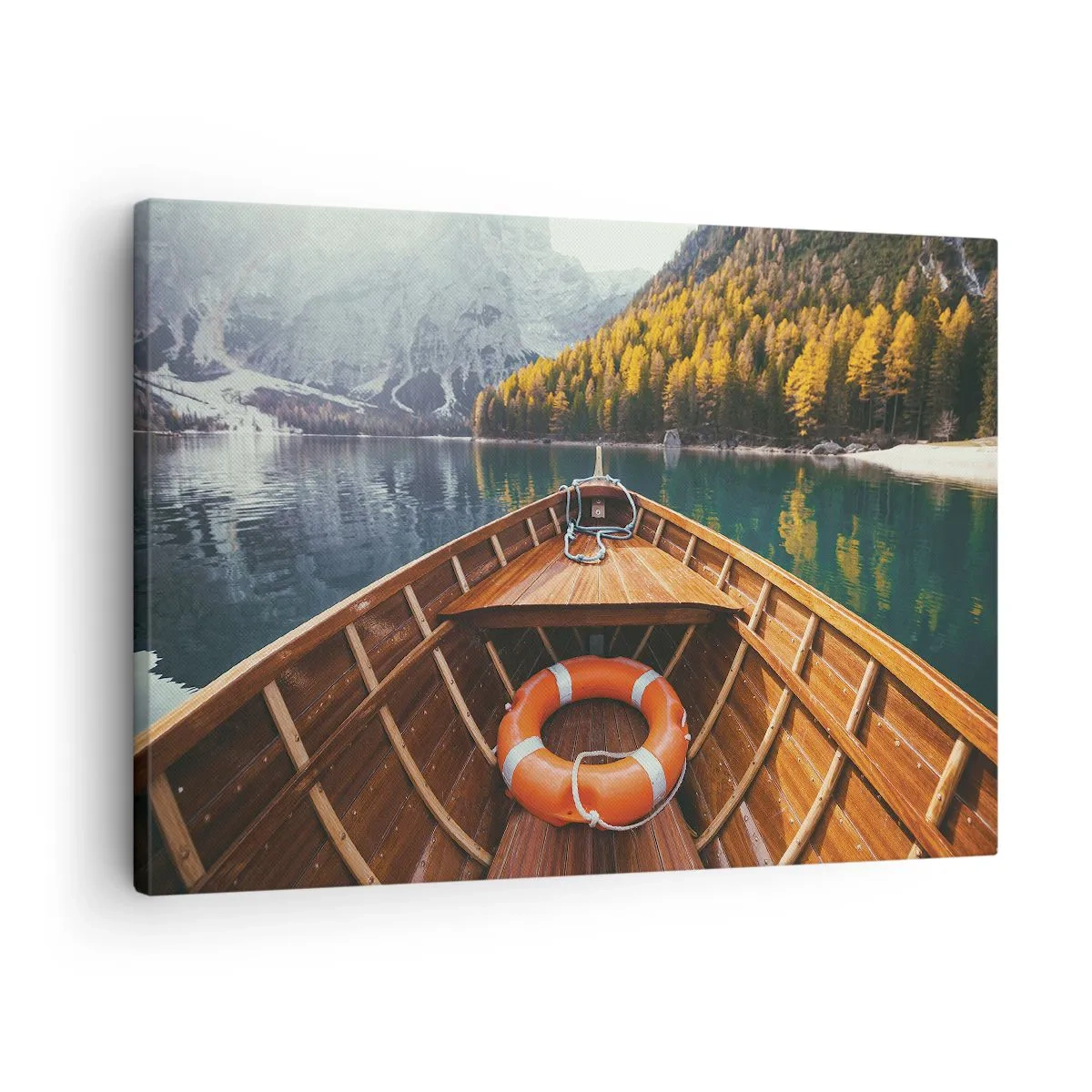 Quadro em tela - Um barco de madeira em um lago de montanha cercado por floresta - 70x50cm - Excursão na montanha - Decoração de parede moderna para a sala de estar e quarto ARTTOR