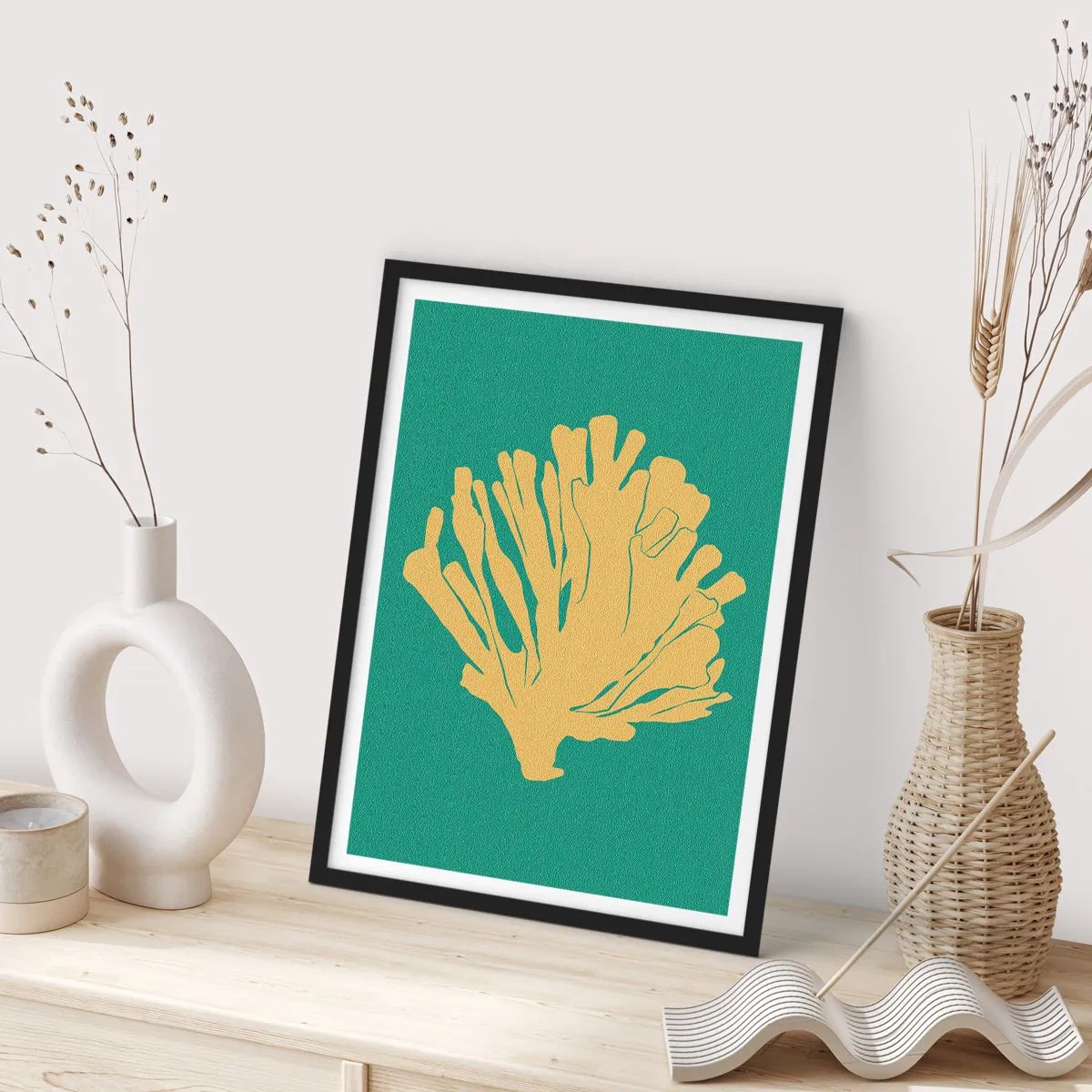 Pôster com moldura preta - Coral dourado sobre fundo turquesa - 50x70cm - Arbusto florestal subaquático - Decoração de parede moderna para a sala de estar e quarto ARTTOR