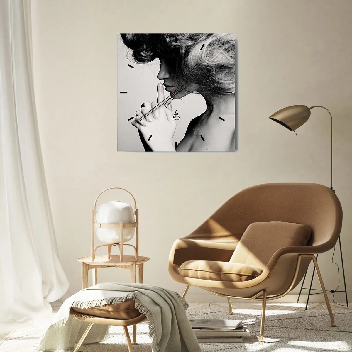 Relógio de parede - Relógio em vidro - Ouvindo-se a si própria - 40x40 cm