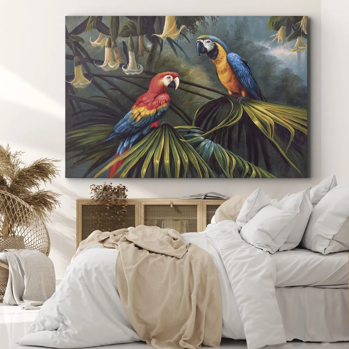 Quadro em tela - Papagaios em uma floresta tropical com flores exóticas ao fundo - 70x50cm - Romantismo nos trópicos - Decoração de parede moderna para a sala de estar e quarto ARTTOR