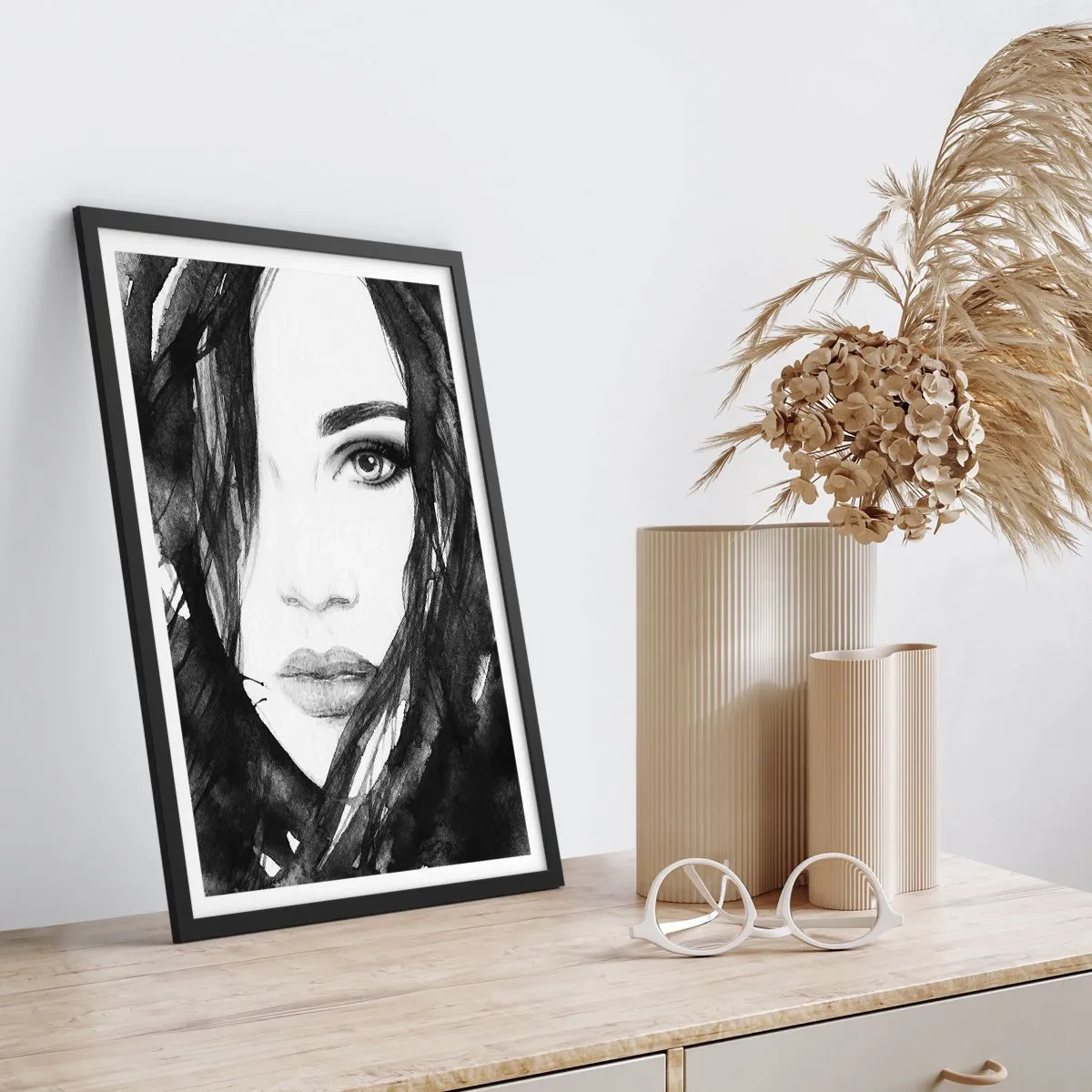 Pôster com moldura preta - Aquarela em preto e branco de um rosto de mulher - 50x70cm - Retrato de uma dama a preto e branco - Decoração de parede moderna para a sala de estar e quarto ARTTOR