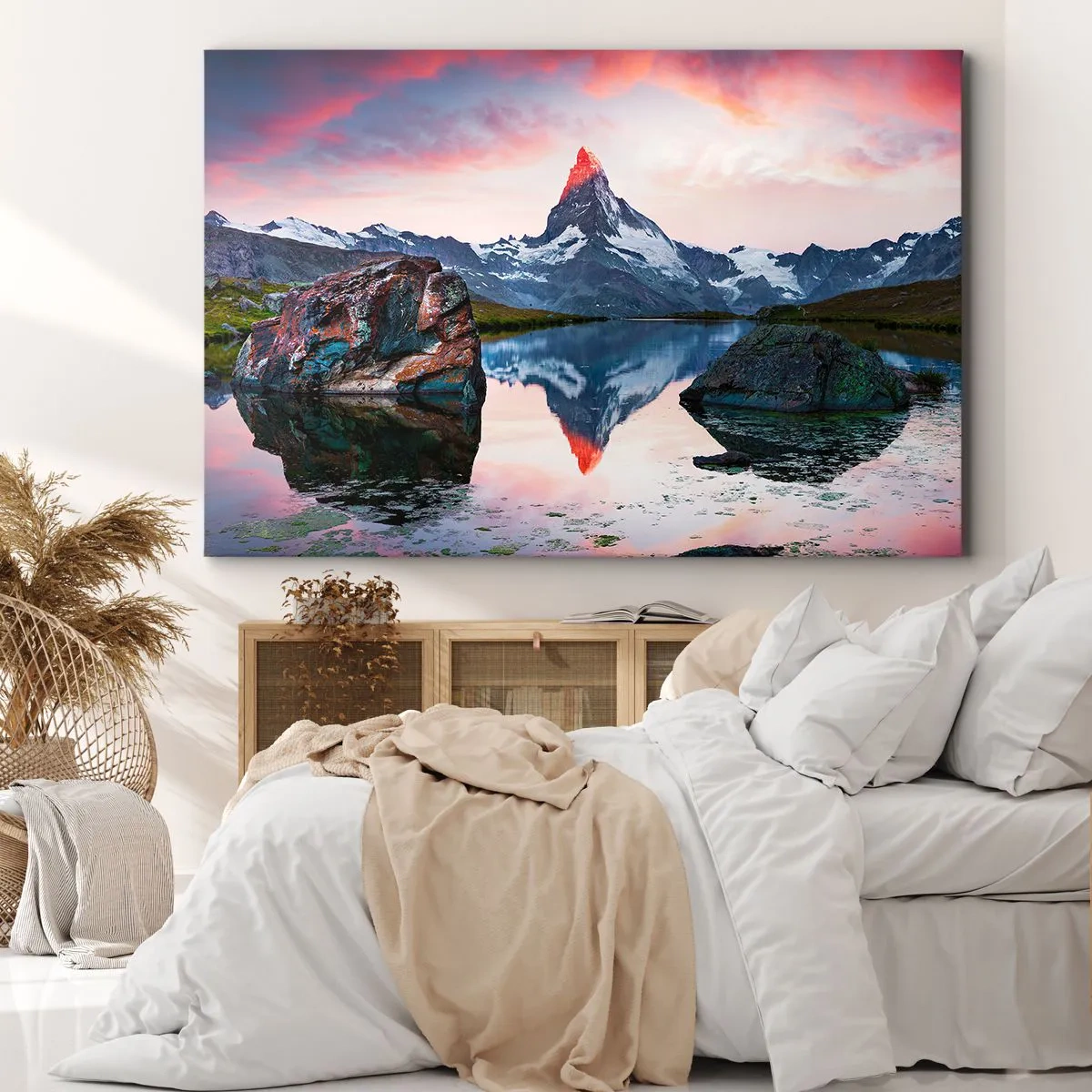 Quadro em tela - Um pico de montanha refletido em um lago ao pôr do sol - 70x50cm - O coração das montanhas é quente - Decoração de parede moderna para a sala de estar e quarto ARTTOR