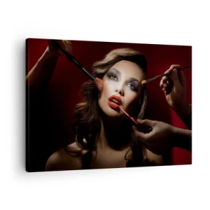 Quadro em tela - Retrato elegante de uma mulher aplicando maquiagem em um fundo escuro - 70x50cm - Bela sonhadora - Decoração de parede moderna para a sala de estar e quarto ARTTOR