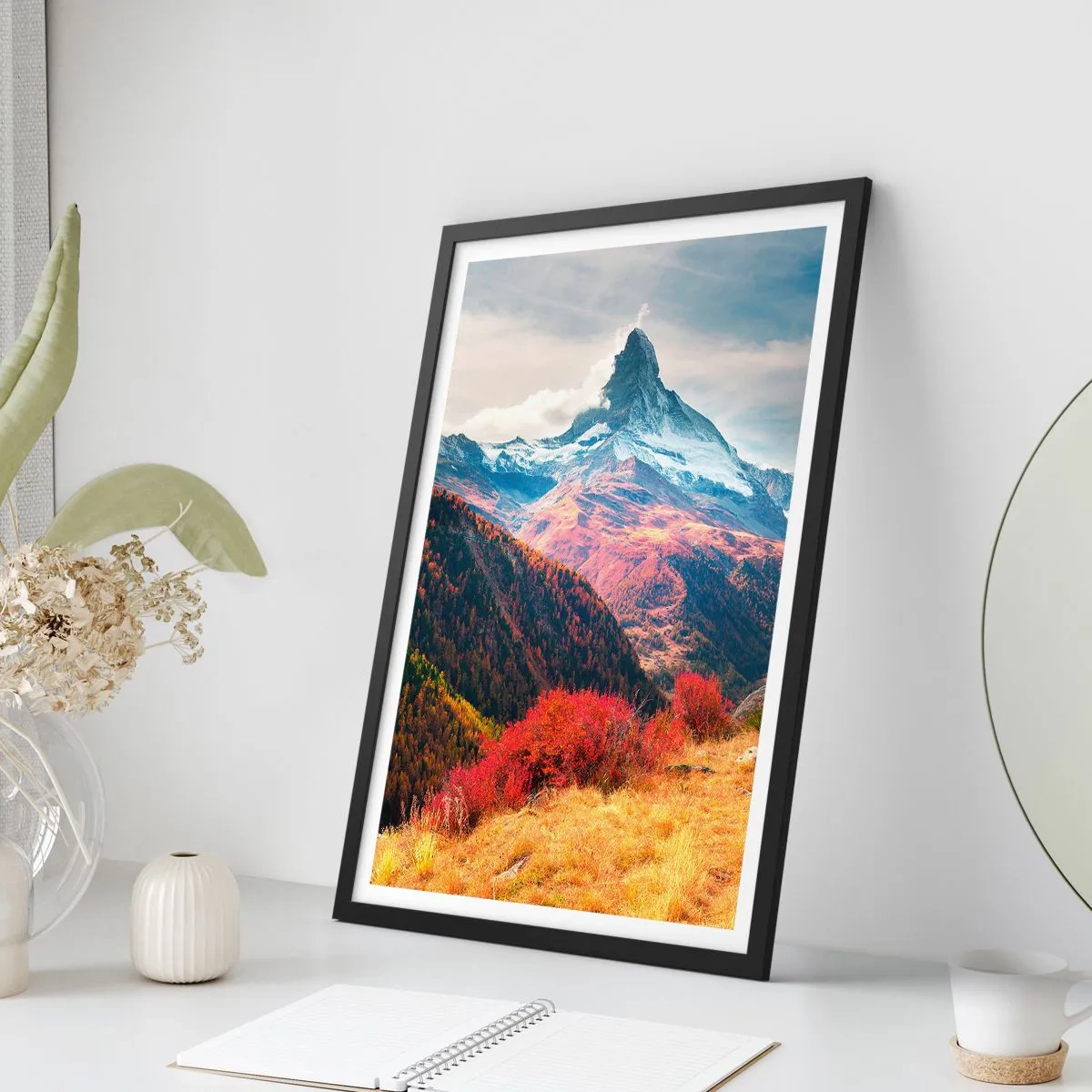 Pôster com moldura preta - Paisagem montanhosa de outono com um pico coberto de neve - 50x70cm - Outono alpino - Decoração de parede moderna para a sala de estar e quarto ARTTOR