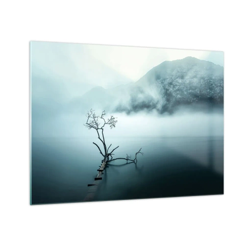 Quadro em vidro - Uma árvore solitária contra o pano de fundo de montanhas envoltas em névoa sobre a água - 70x50cm - Da água e da neblina - Decoração de parede moderna para a sala de estar e quarto ARTTOR