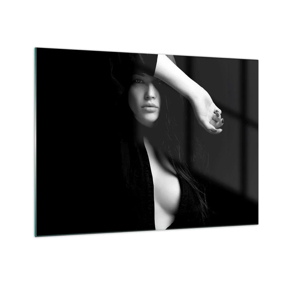 Quadro em vidro - Uma mulher de preto em uma pose sensual contra um fundo escuro - 70x50cm - Escola de sedução - Decoração de parede moderna para a sala de estar e quarto ARTTOR