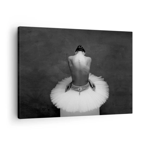 Quadro em tela - Uma bailarina em pose clássica contra um fundo escuro. - 70x50cm - Está a florescer - Decoração de parede moderna para a sala de estar e quarto ARTTOR