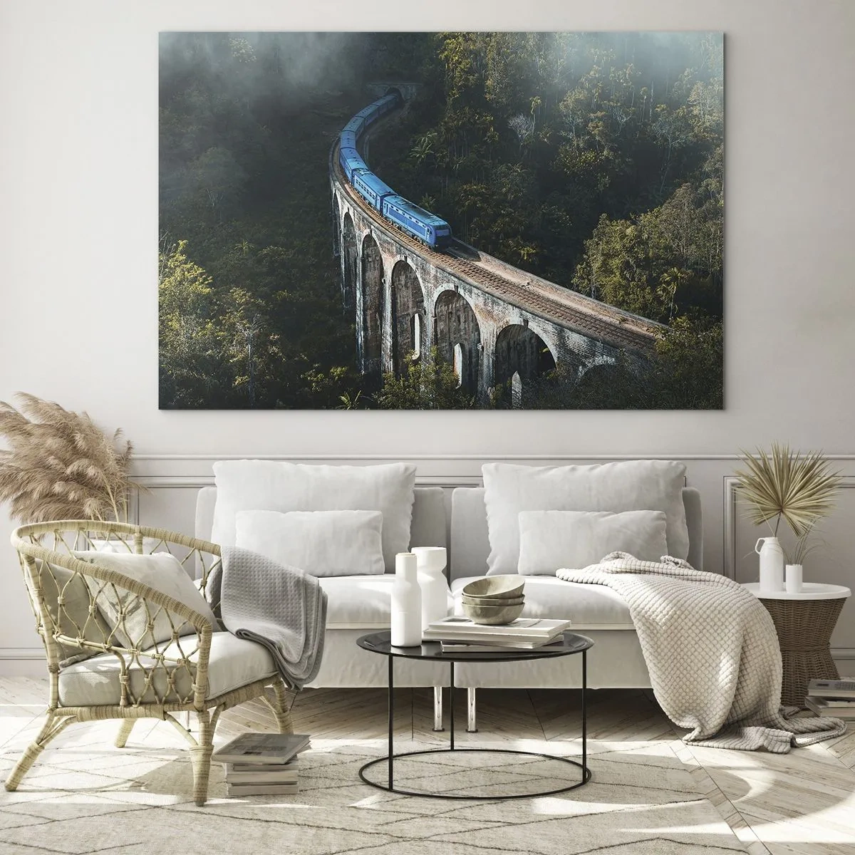 Quadro em vidro - Um trem azul viajando ao longo de um viaduto de pedra na floresta - 70x50cm - Comboio para a natureza - Decoração de parede moderna para a sala de estar e quarto ARTTOR
