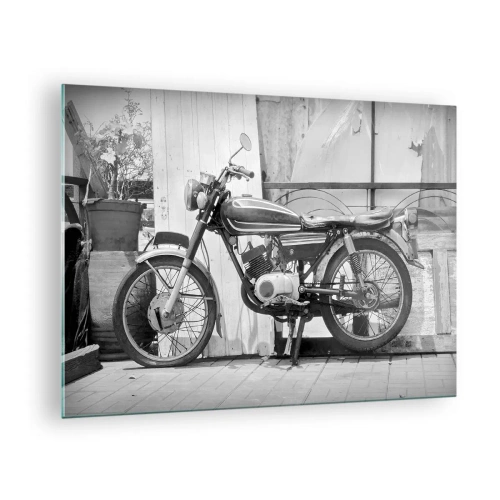 Quadro em vidro - Uma motocicleta de estilo retrô encostada em uma parede de madeira - 70x50cm - O clássico acima de tudo - Decoração de parede moderna para a sala de estar e quarto ARTTOR