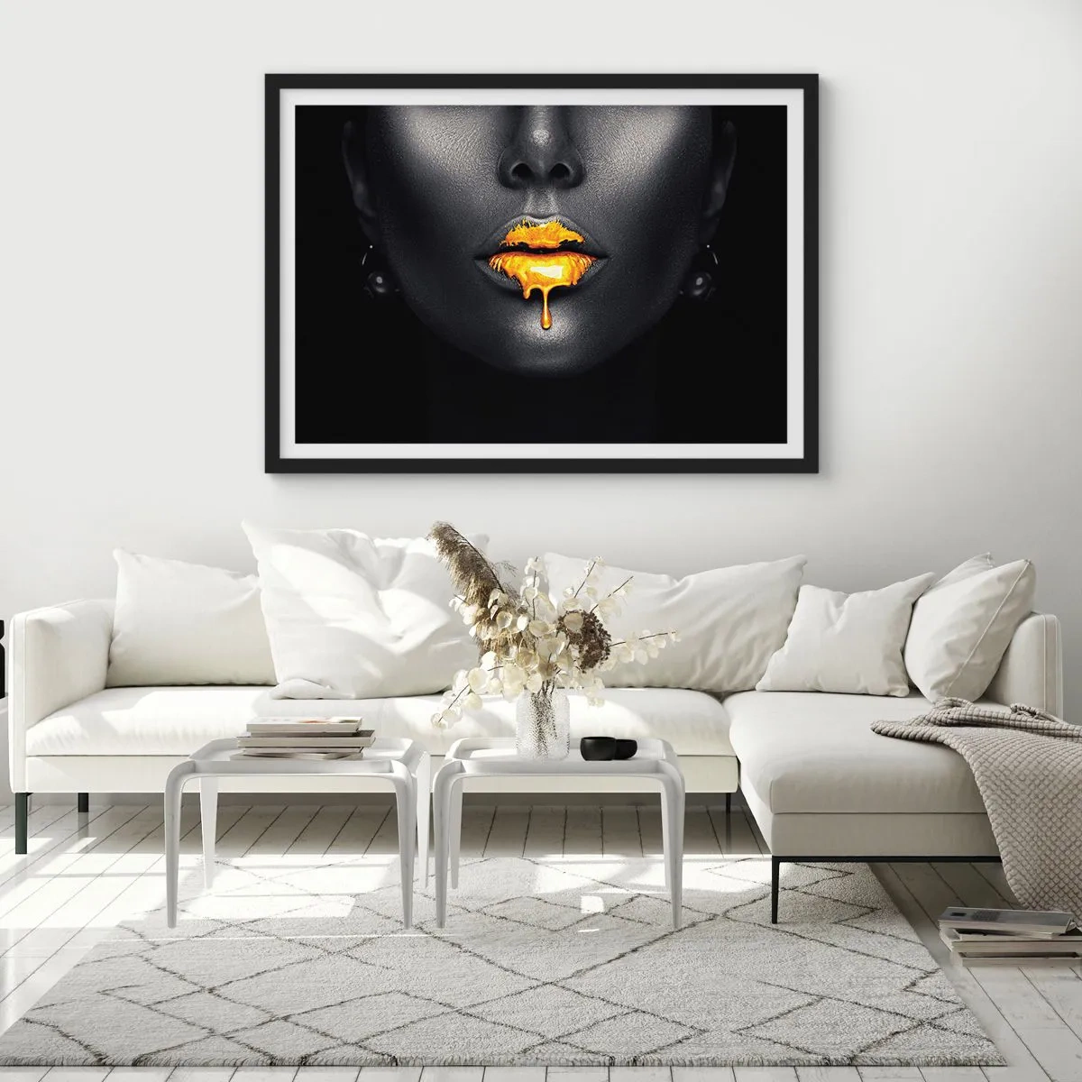 Pôster com moldura preta - Boca dourada - 70x50 cm