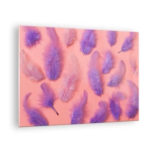 Quadro em vidro - Penas roxas sobre fundo rosa em uma composição delicada - 70x50cm - Ave lilás do desejo - Decoração de parede moderna para a sala de estar e quarto ARTTOR