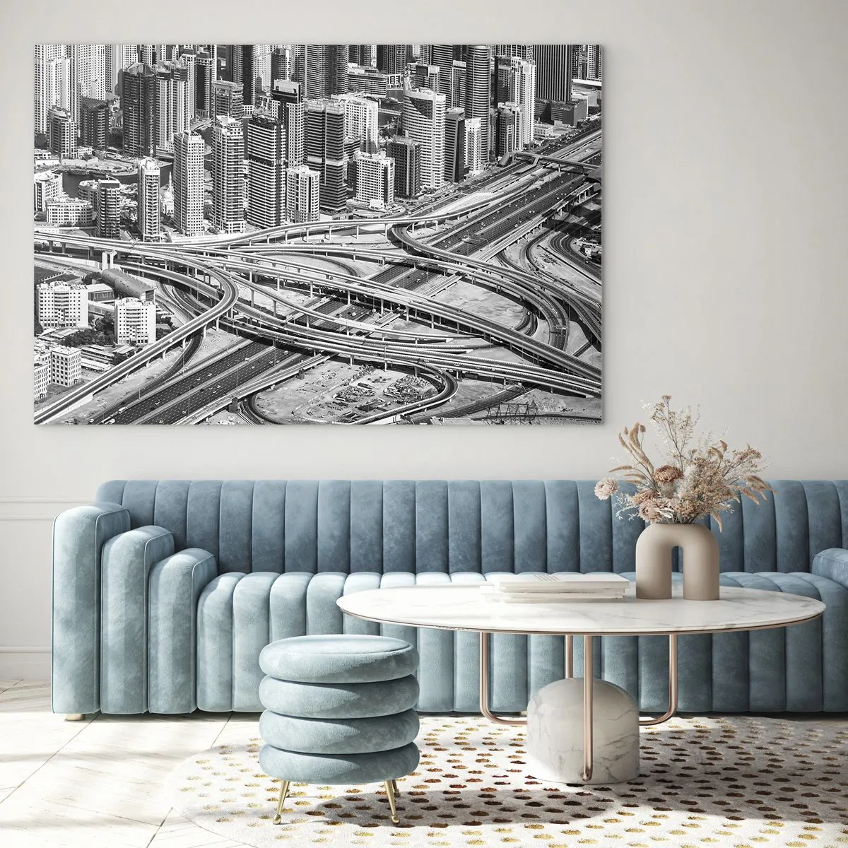 Quadro em vidro - Panorama em preto e branco da cidade com um cruzamento de rodovia - 70x50cm - Dubai – uma cidade impossível - Decoração de parede moderna para a sala de estar e quarto ARTTOR