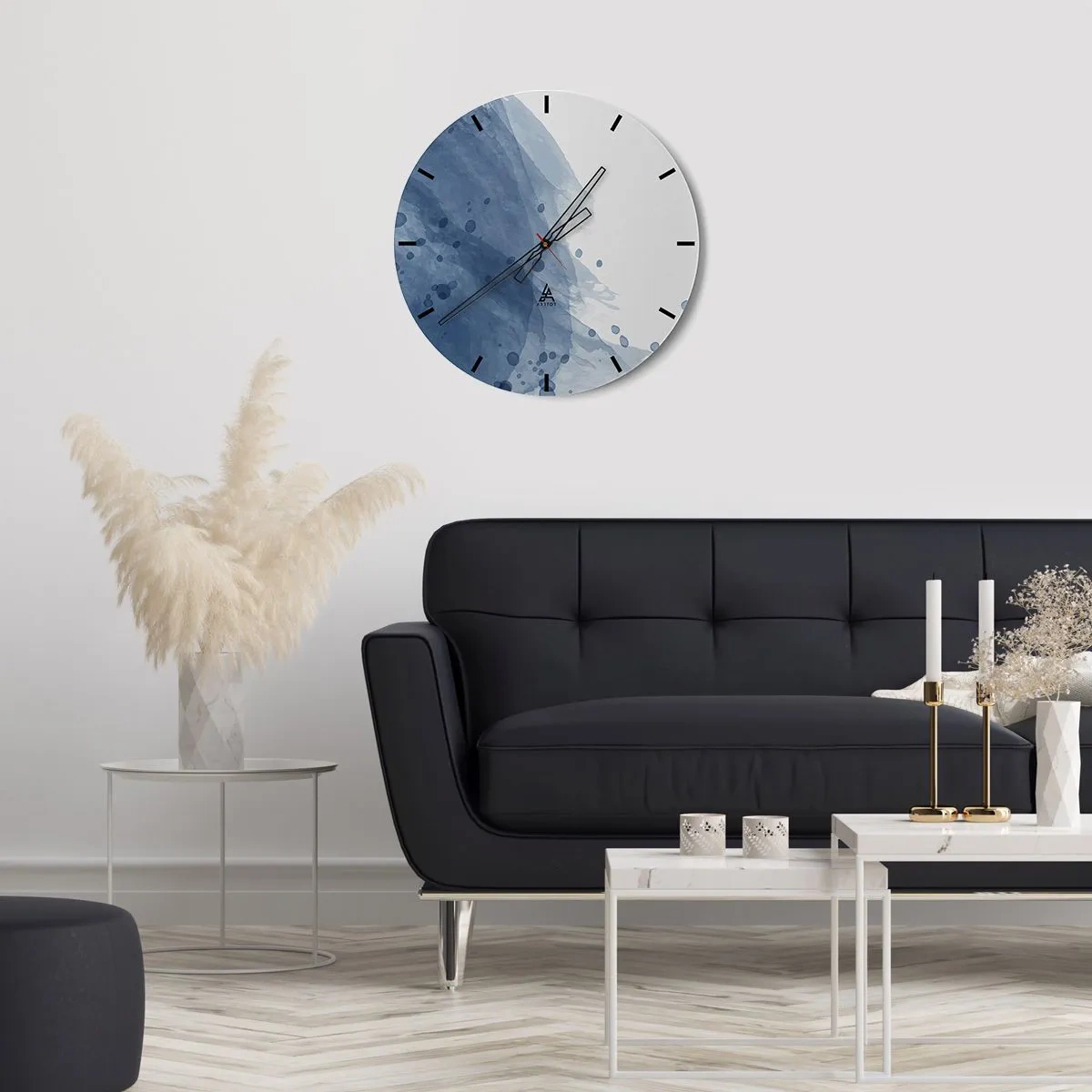 Relógio de parede - Relógio em vidro - Composição abstrata com manchas azuis em fundo branco - 30x30cm - Tule azul - Decoração de parede moderna para a sala de estar, cozinha e quarto ARTTOR
