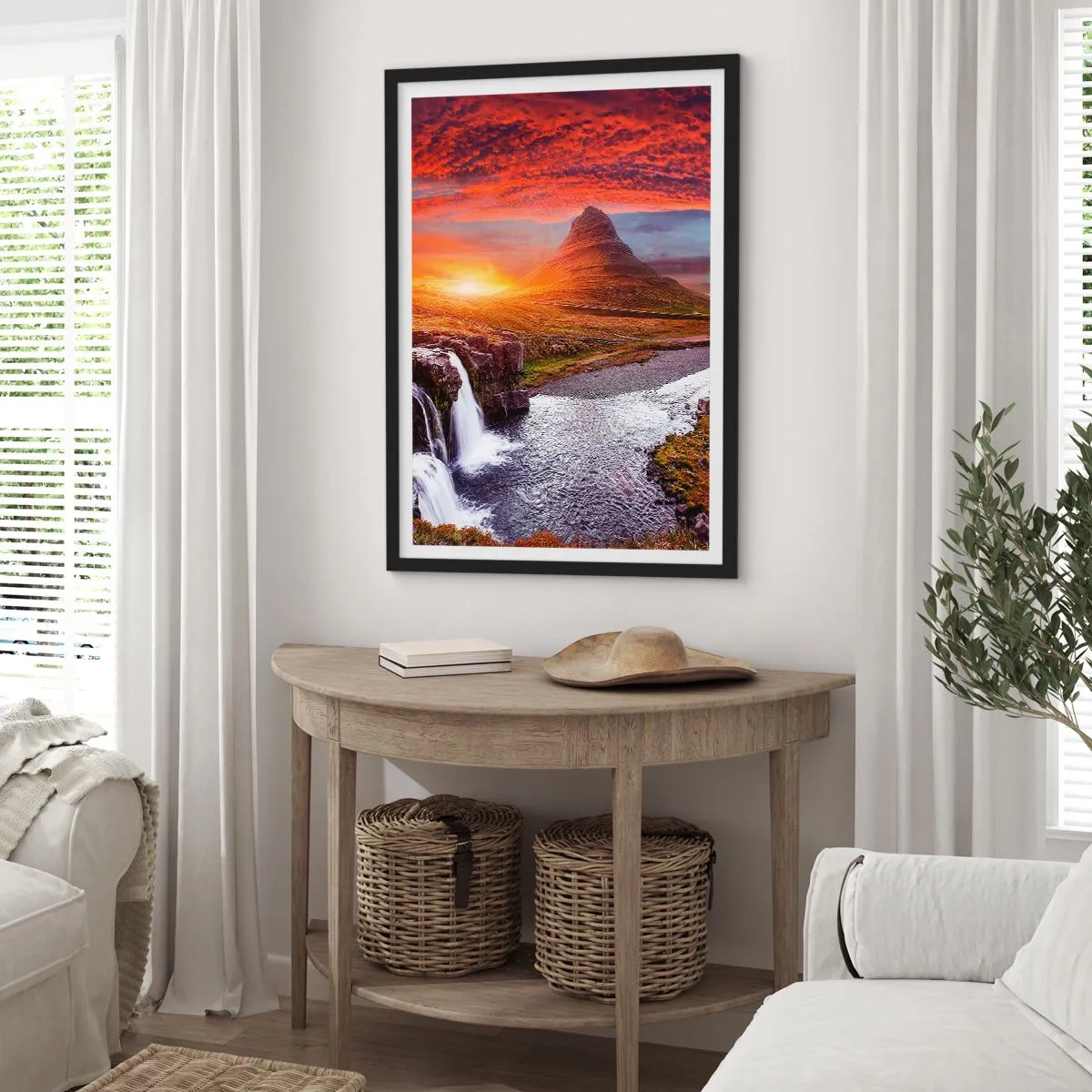 Pôster com moldura preta - A montanha e a cachoeira iluminadas pelos raios do sol poente - 50x70cm - A vista da Terra Média - Decoração de parede moderna para a sala de estar e quarto ARTTOR