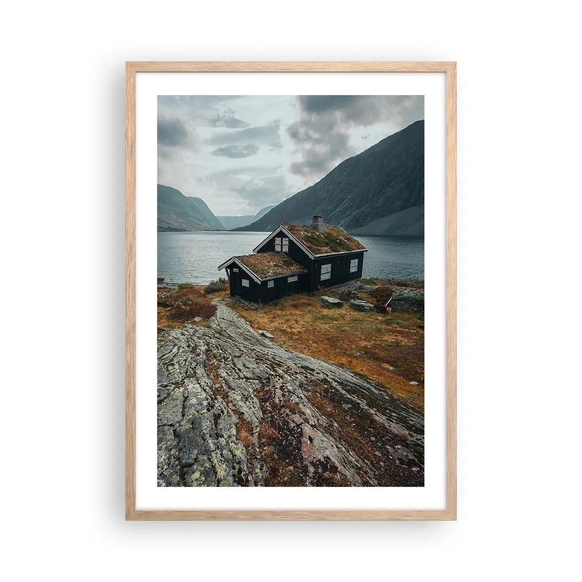 Pôster com moldura de carvalho claro - Uma estância de verão junto ao fiorde - 50x70 cm