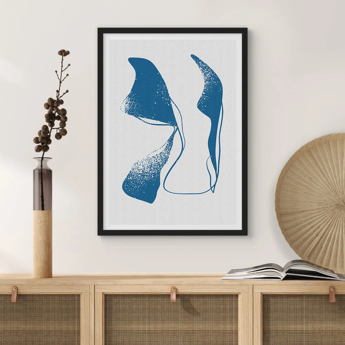 Pôster com moldura preta - Formas abstratas em tons de azul sobre fundo claro - 50x70cm - Abstração alada - Decoração de parede moderna para a sala de estar e quarto ARTTOR