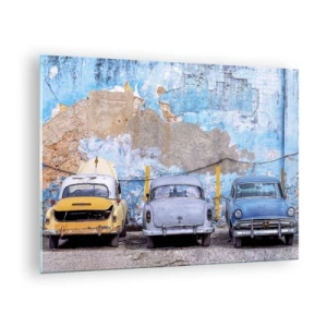 Quadro em vidro - Carros antigos com uma parede em ruínas ao fundo - 70x50cm - Encontro de Veteranos - Decoração de parede moderna para a sala de estar e quarto ARTTOR