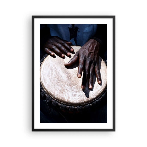Pôster com moldura preta - Mãos tocando um tambor djembê em um jogo de ritmo - 50x70cm - Viva no seu próprio ritmo - Decoração de parede moderna para a sala de estar e quarto ARTTOR