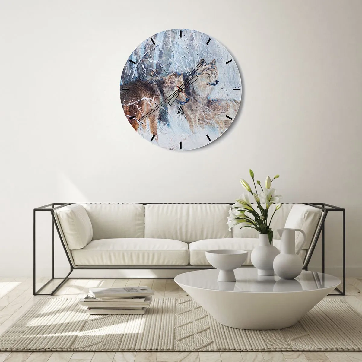 Relógio de parede - Relógio em vidro - Um lobo em uma paisagem de inverno, cercado por árvores nevadas - 30x30cm - Atenção! Está a vir... - Decoração de parede moderna para a sala de estar, cozinha e quarto ARTTOR