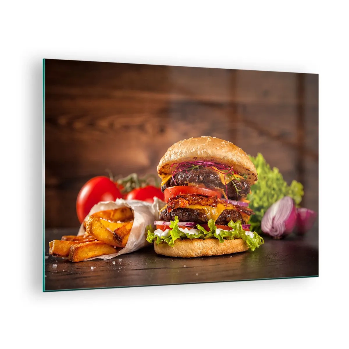 Quadro em vidro - Hambúrguer suculento com acompanhamentos e batatas fritas em um fundo de madeira - 70x50cm - Fruta proibida - Decoração de parede moderna para a sala de estar e quarto ARTTOR