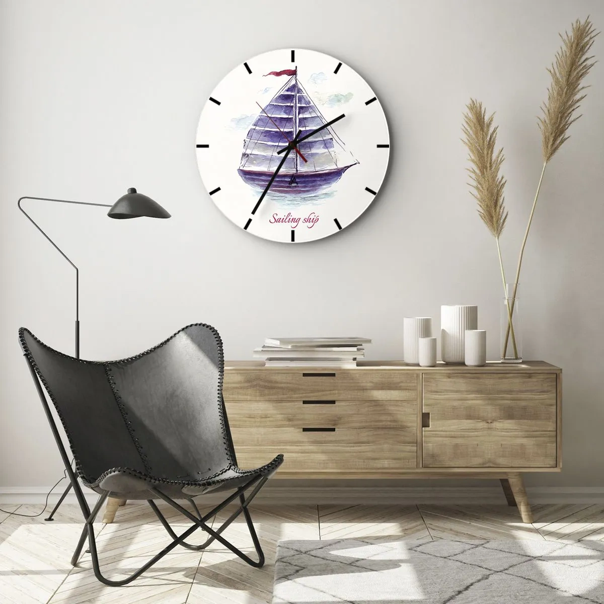 Relógio de parede - Relógio em vidro - Um veleiro roxo com um mastro vermelho em um mar calmo - 30x30cm - Cheio de velas e águas calmas - Decoração de parede moderna para a sala de estar, cozinha e quarto ARTTOR