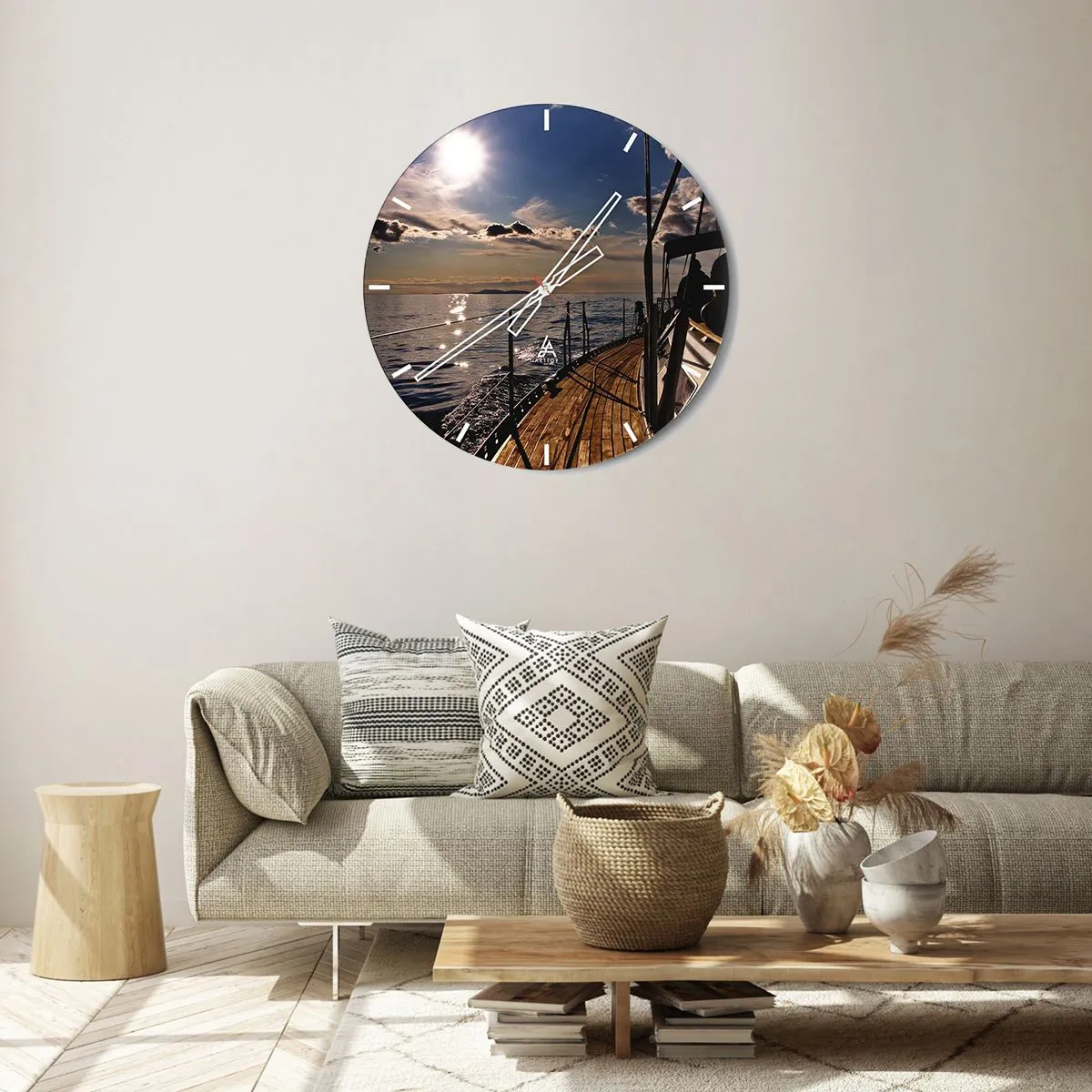 Relógio de parede - Relógio em vidro - Uma vista ensolarada do mar calmo do convés de um iate - 30x30cm - Sob velas em direção ao sol - Decoração de parede moderna para a sala de estar, cozinha e quarto ARTTOR