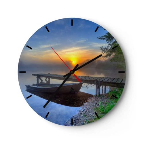Relógio de parede - Relógio em vidro - Um barco no cais durante o nascer do sol sobre o lago - 30x30cm - Como o comum se transforma em mágico - Decoração de parede moderna para a sala de estar, cozinha e quarto ARTTOR
