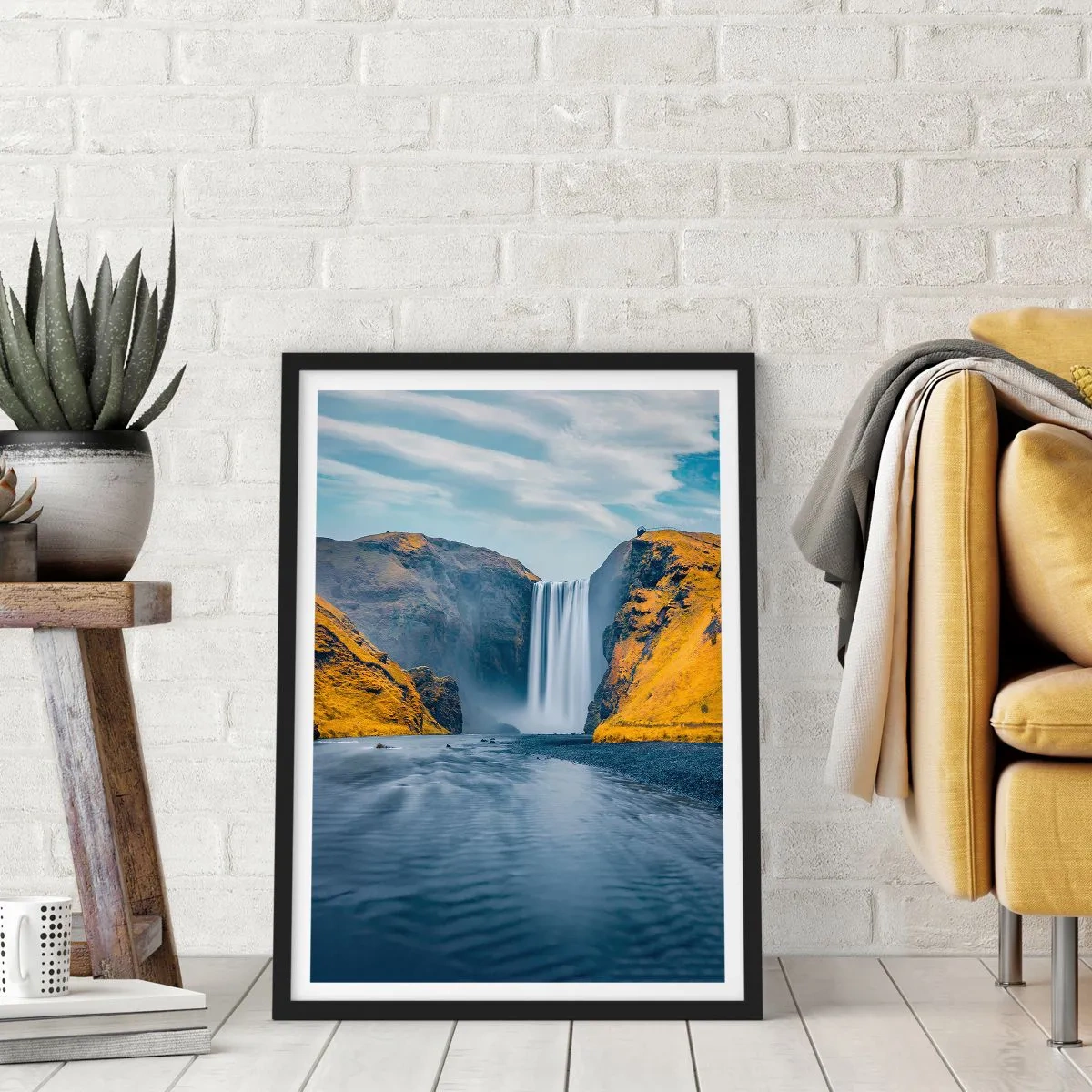 Pôster com moldura preta - Uma cachoeira descendo das montanhas cercadas por encostas douradas - 50x70cm - Eterno permanecer, eterno movimento  - Decoração de parede moderna para a sala de estar e quarto ARTTOR