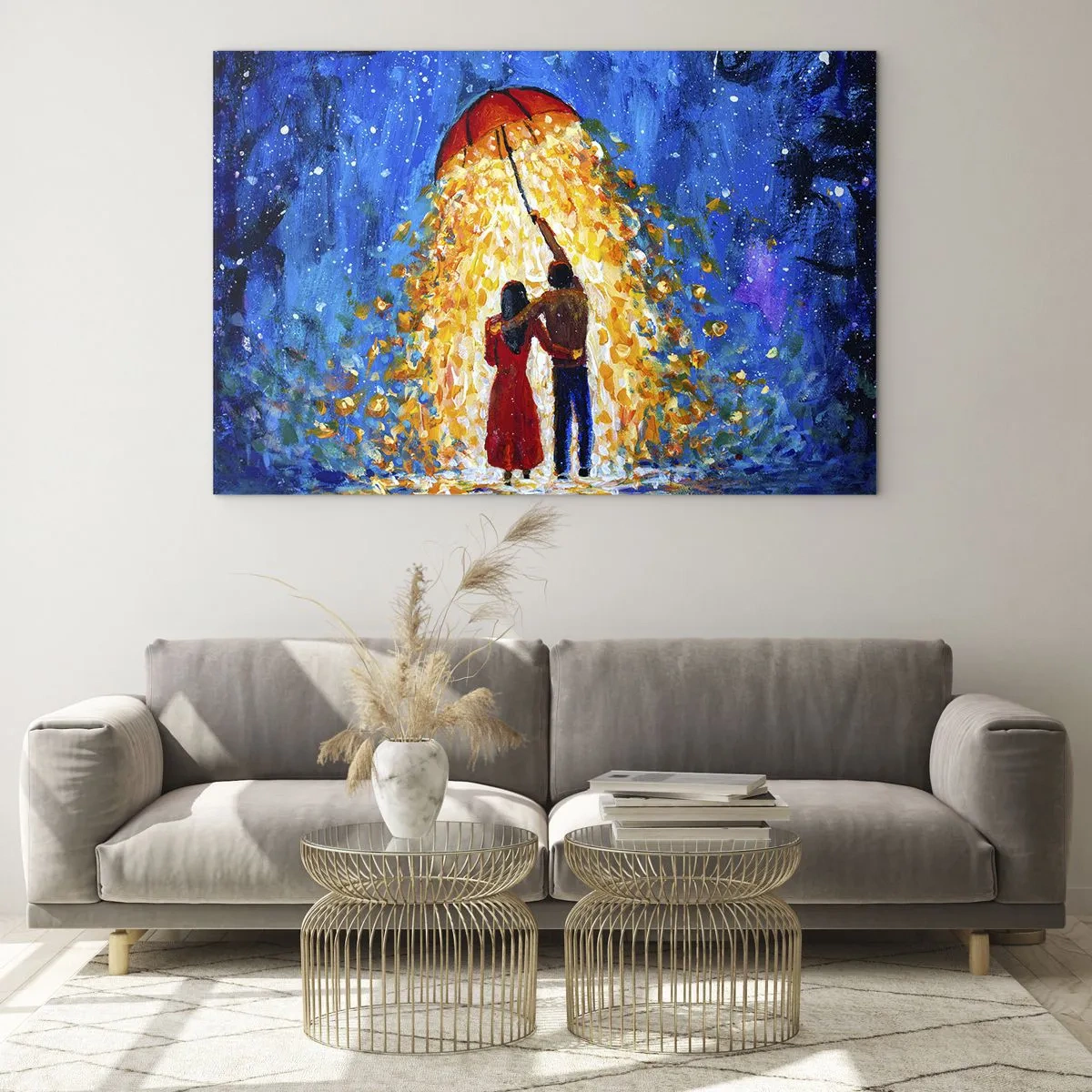 Quadro em vidro - Um casal sob um guarda-chuva cercado por uma luz dourada contra o céu noturno - 70x50cm - A magia de uma noite chuvosa? - Decoração de parede moderna para a sala de estar e quarto ARTTOR