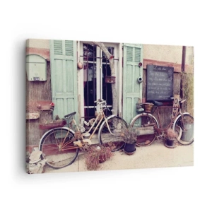 Quadro em tela - Bicicletas vintage em frente a uma porta de madeira com persianas em tons pastéis - 70x50cm - Viva a província - Decoração de parede moderna para a sala de estar e quarto ARTTOR